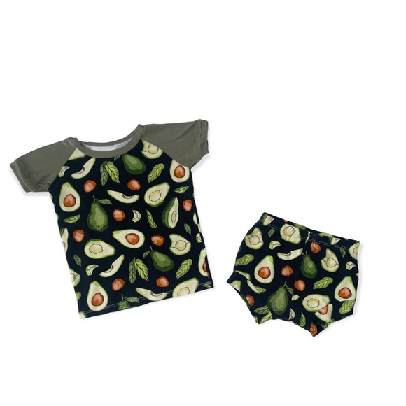 🥑Adorable Baby outfit🥑 - Picture 1 of 3